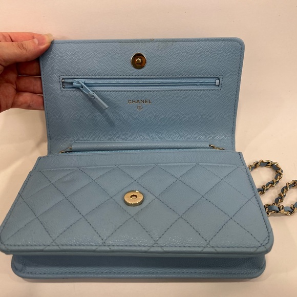 Chanel Crystal Woven CC Wallet on Chain - Picture 3 of 8